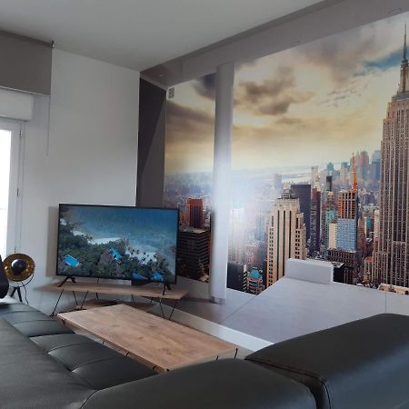 Superbe appartement Le New-York View en centre ville - Parking gratuit La Roche-Chalais Extérieur photo